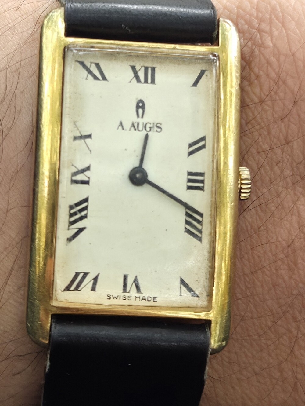 vintage montre rectangulaire  A. Augis, remontage manuel fabrication suisse 1970